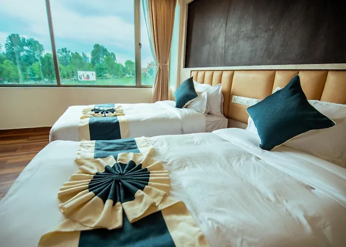 Black Diamond - Transit Point Inside Airport 4*